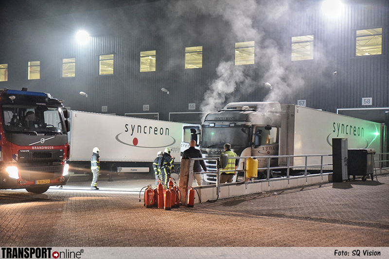 Vrachtwagencabine uitgebrand bij dc Syncreon in Tilburg [+foto]