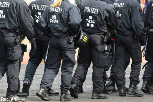 Rechtsextremisten bekogelen Duitse politie 
