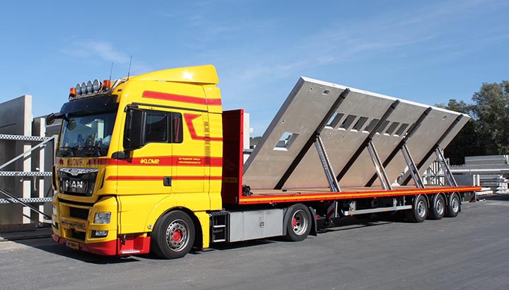 Vlakke Pacton-trailer met hydraulische schuinstelling voor Klomp Transport