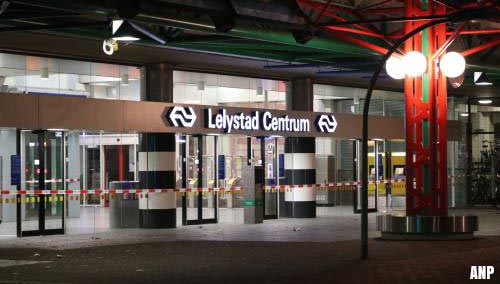 Veel hinder voor treinreizigers Lelystad na vondst verdacht pakketje