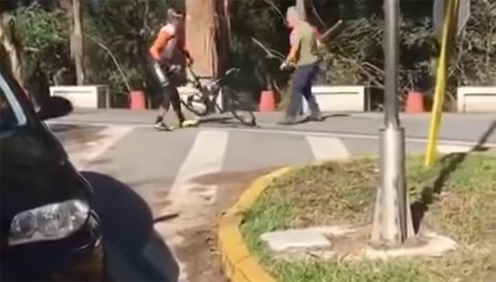 Vrachtwagenchauffeur slaat wielrenner met hamer op hoofd [+video]