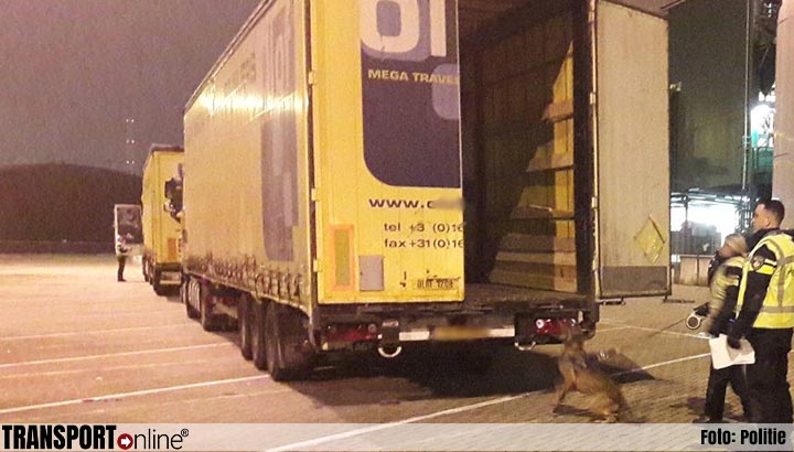 Politie vindt elf migranten in vrachtwagens tijdens controle in Vlaardingen
