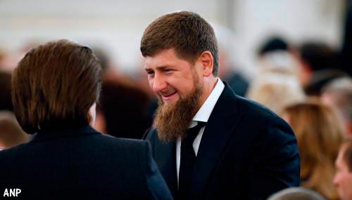 Tsjetsjeense leider geeft 5-jarige jongen nieuwe Mercedes [+foto]