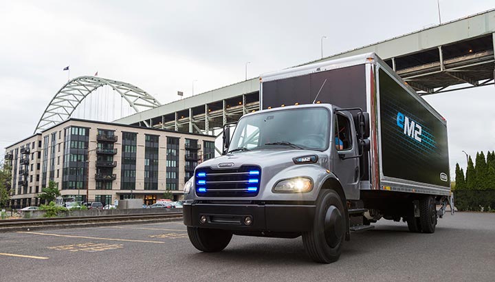 Daimler levert eerste elektrische Freightliner-truck aan Penske Truck Leasing in de VS