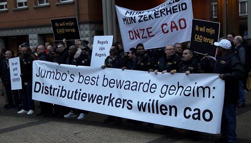 Jumbo-distributiewerkers protesteren vandaag bij rechtbank tegen werkgever [+video]