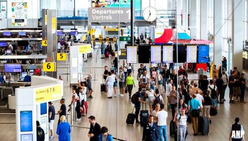 Recordzomer voor Nederlandse luchthavens maar minder vracht