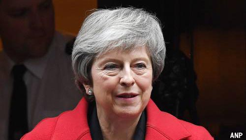 Britse premier Theresa May stelt stemming over brexitdeal uit