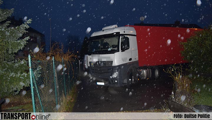 Dieven rijden gestolen vrachtwagen vast in doodlopende straat [+foto]