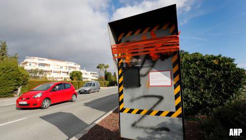 Franse 'gele hesjes' vernielen snelheidscamera's langs de snelwegen