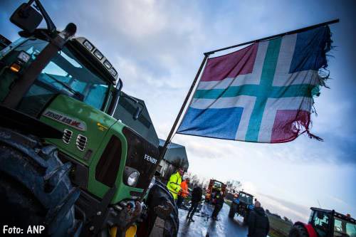 Ministers horen Groningse boer aan in tractor [+video]