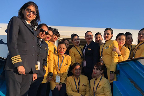 Unicum op Schiphol: Airbus met 'ladies crew'
