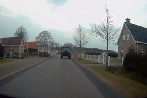 Vrachtwagenchauffeur rijbewijs en baan kwijt na 'Dumpert'-filmpje [+video]