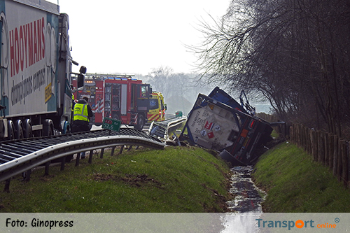 Ernstig ongeval met twee vrachtwagens op A67 [+foto]