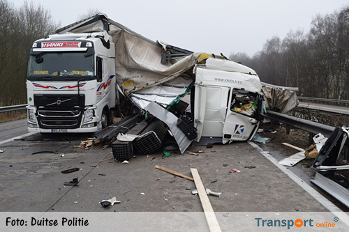 Ernstig ongeval met vier vrachtwagens op Duitse A1 [+foto&video]