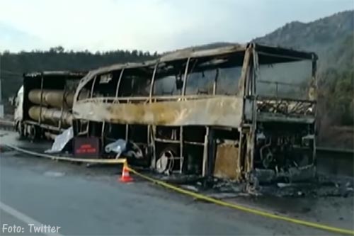 Doden door botsing bus met vrachtwagen Turkije [+video]