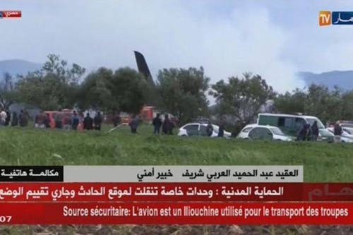 Militair vliegtuig neergestort in Algerije [+foto's]