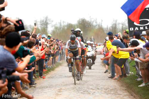 Peter Sagan wint Parijs-Roubaix