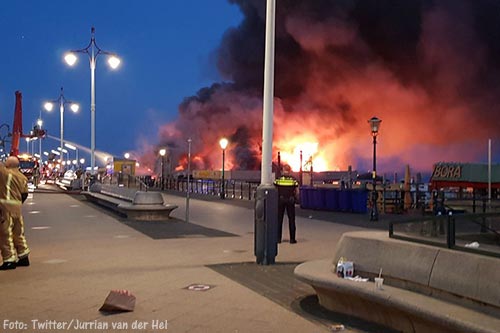 Strandtent Blue Lagoon Scheveningen verwoest door brand [+foto]