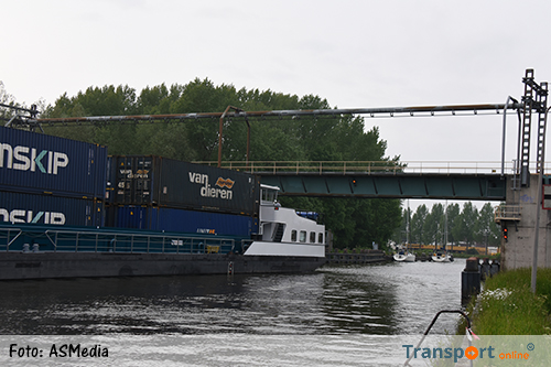 Containerschip ramt spoorbrug in Gouda [+foto's]