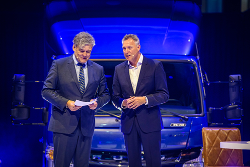 Mercedes-Benz Trucks Nederland levert eerste volledig elektrische FUSO eCanter af