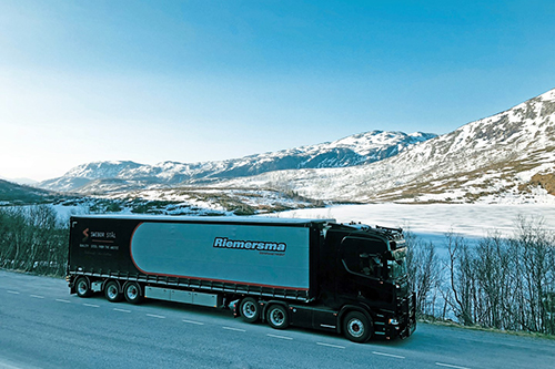 Riemersma met rijk uitgevoerde Pacton-trailer naar Scandinavië