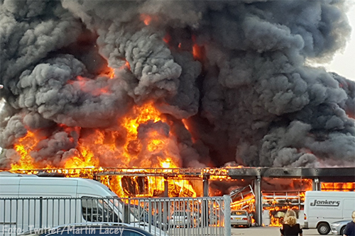 Uitslaande brand bij Mercedes-specialist Jonkers Valkenswaard [+foto's]