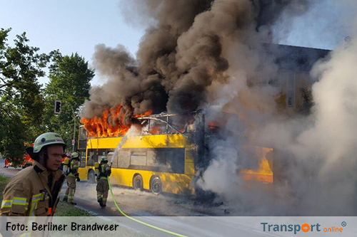 Buschauffeur redt passagiers uit brandende bus [+foto's]