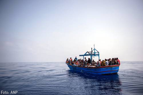 Spanje haalt bijna 600 migranten uit zee