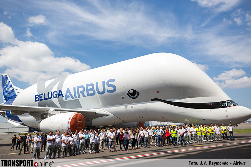 Eerste Airbus BelugaXL vrachtvliegtuig gespoten [+foto's]