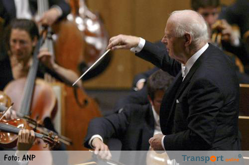 Dirigent Bernard Haitink gevallen op podium