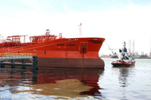 Lege tanker 'Bow Jubail' lekte in Rotterdam eigen stookolie