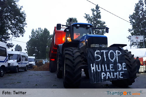 Franse boeren blokkeren brandstofdepots en raffinaderijen [+foto's]