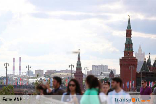 Taxi rijdt in op mensen in Moskou