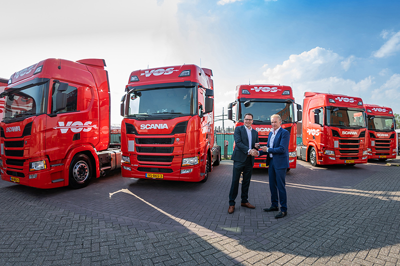Achttien van de honderd bestelde Scania's afgeleverd aan Vos Transport