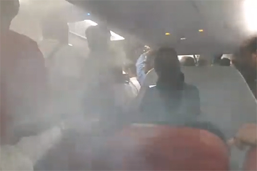 Passagiers AirAsia ziek wanneer piloot airco op vol vermogen zet [+video]