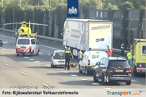A16 bij Rotterdam weer open na ongeluk met motor en vrachtwagen [+foto's]