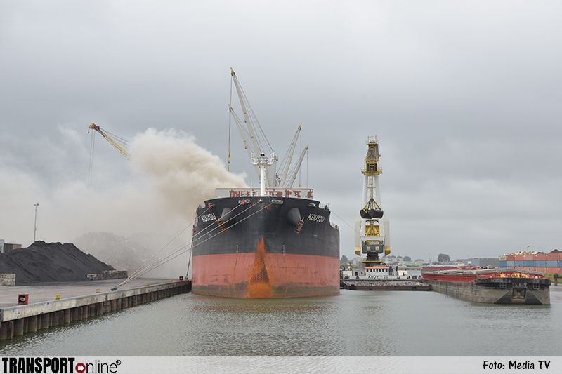 Brand uitgebroken op bulk carrier Kouyou in Dordrecht [+foto's]