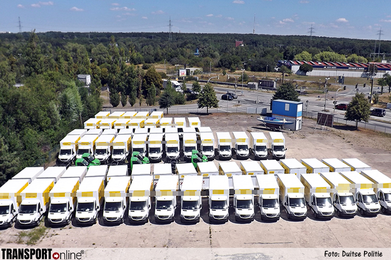 Dieven stelen katalysatoren en uitlaten uit 50 nieuwe Mercedes-Benz bestelwagens [+foto]