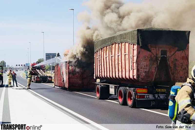 Afvalcontainer in brand op A12 [+foto]