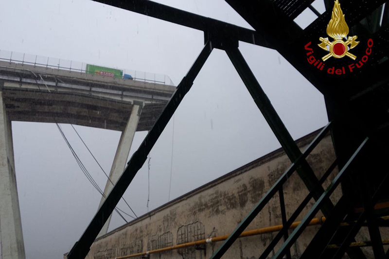 Morandi-brug van Italiaanse A10 ingestort: mogelijk tientallen doden [+foto's&LIVESTREAM]