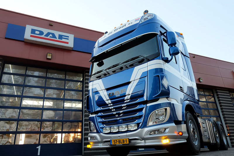 Derde uit serie van vijf nieuwe DAF's afgeleverd bij Transportbedrijf J. De Groot & Zn