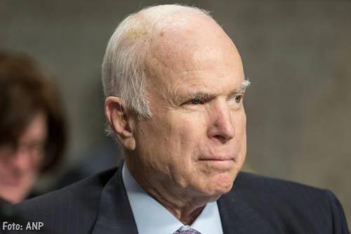 Senator John McCain staakt medische behandeling 