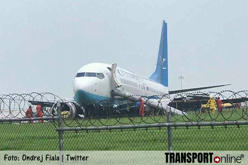 Vliegtuig Xiamen Airlines raakt van de landingsbaan en verliest een motor [+foto's]