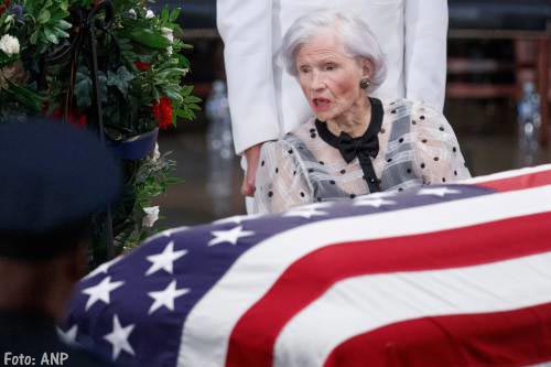 Roberta McCain (106) neemt afscheid van John