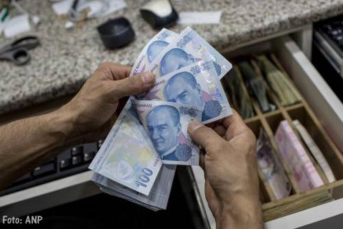 Turkse lira krabbelt op na koersval