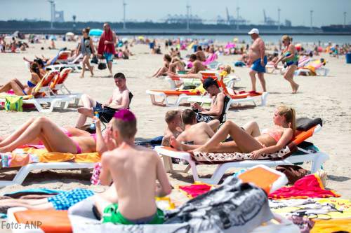 Metro strand Hoek van Holland mag van rechter