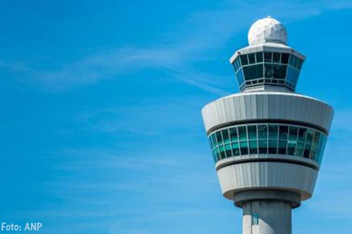 Weer storing bij luchtverkeersleiding Schiphol, minder vluchten