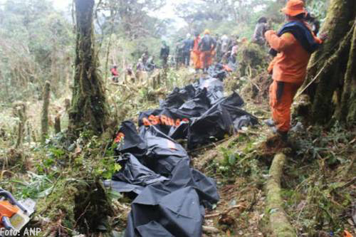 Jongen overleeft vliegtuigcrash Indonesië