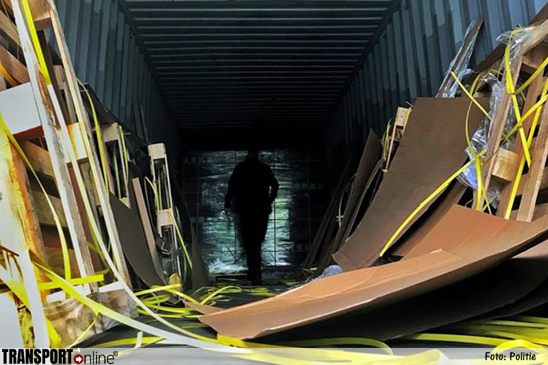 Container van vrachtwagen leeggeroofd in Maasdam [+foto]