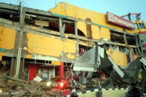 Sulawesi getroffen door tsunami na aardbeving [+video]